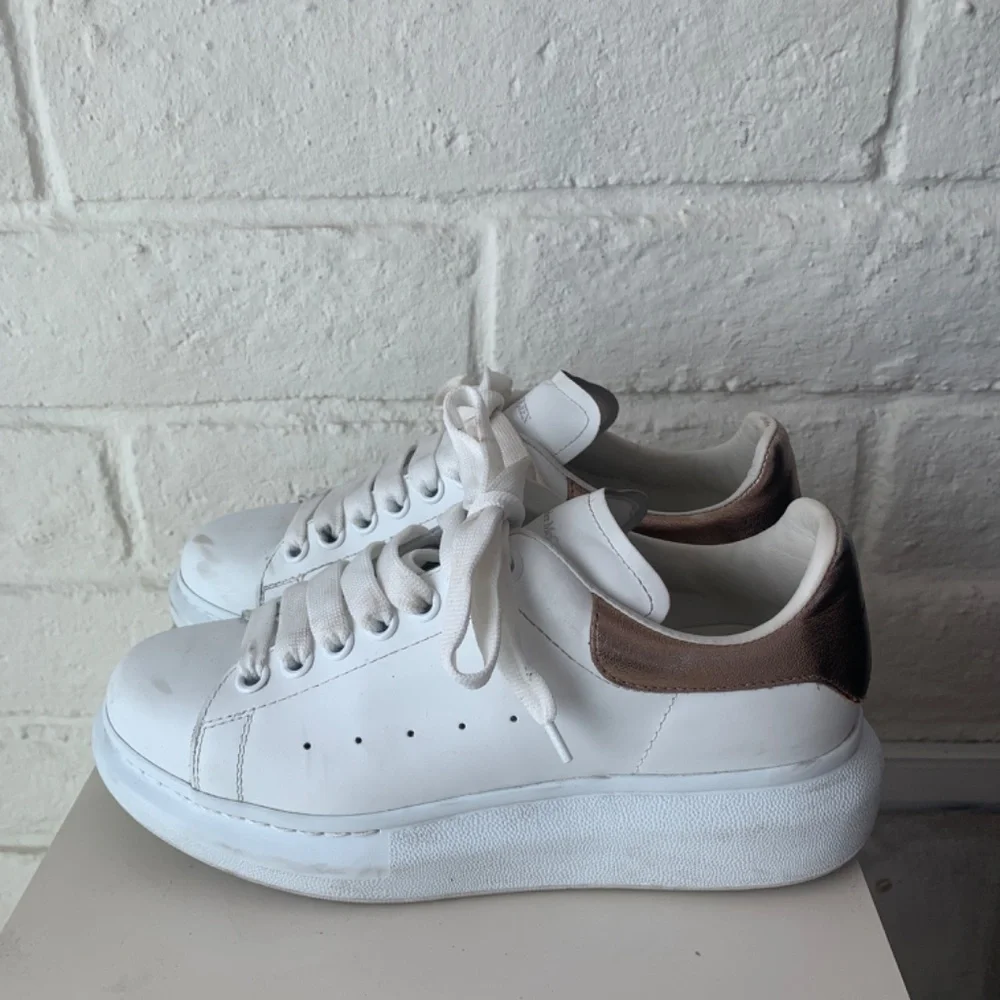 Sneakers - Picture 2 of 7